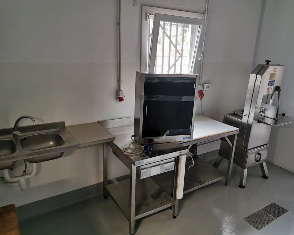 Fabrica laboratorio depósito para productos alimenticios con camaras frigorificas