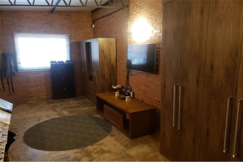 EN VENTA EN LOMA MERLO, MODERNA CASA 