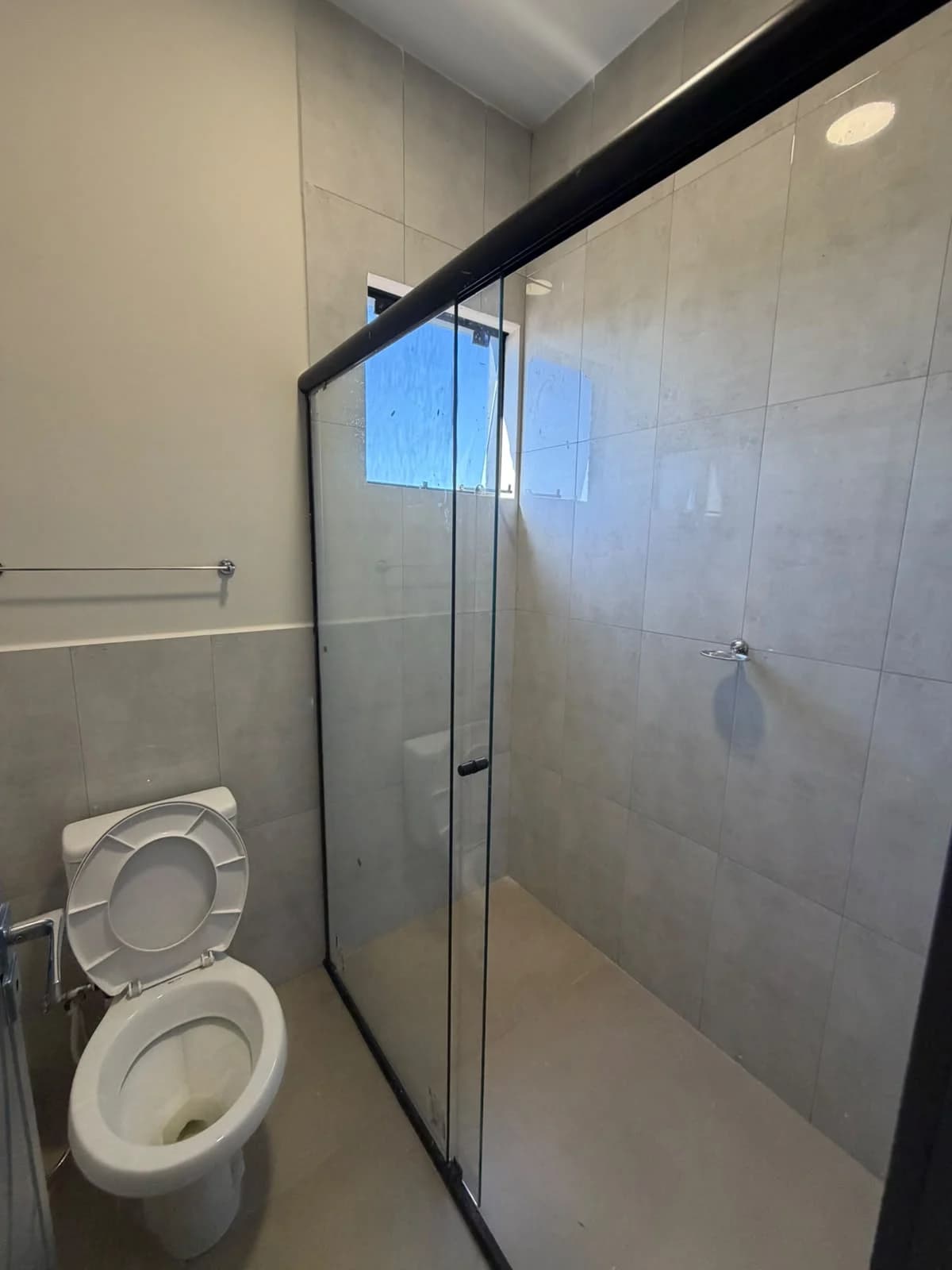 🏢 DEPARTAMENTOS TIPO LOFT A ESTRENAR – EN ALQUILER  📍 Excelente ubicación, frente al Lago de la República, en Ciudad del Este.