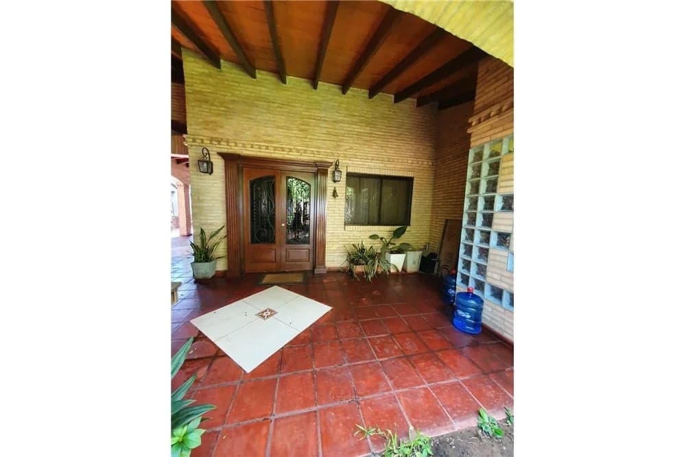 Casa Venta Barcequillo Residencia - Venta - San Lorenzo, Paraguay 240,000 $