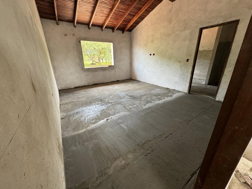 Casa semi terminada en Mariano Roque Alonso 