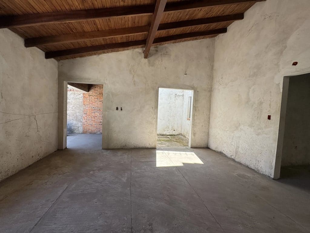 Casa semi terminada en Mariano Roque Alonso 