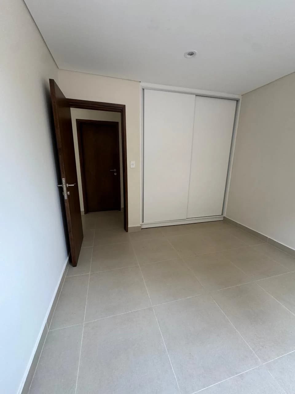 VENDO VIVIENDA UNIFAMILIARES TIPO DÚPLEX en el CUARTO BARRIO de la ciudad de LUQUE.