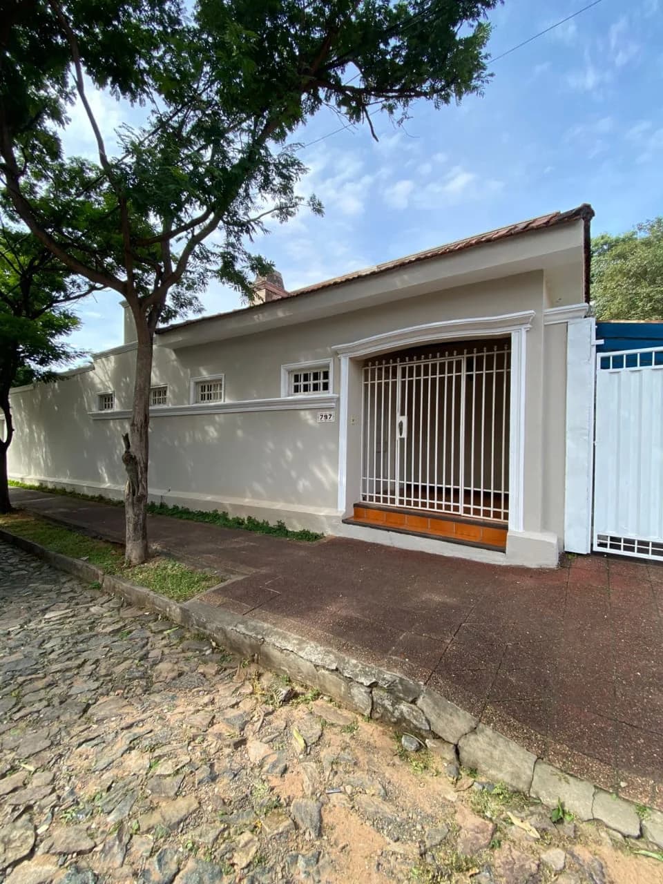 VENDO PROPIEDAD CON EXCELENTE UBICACION EN RECOLETA 
