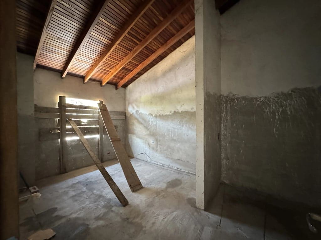 Casa semi terminada en Mariano Roque Alonso 