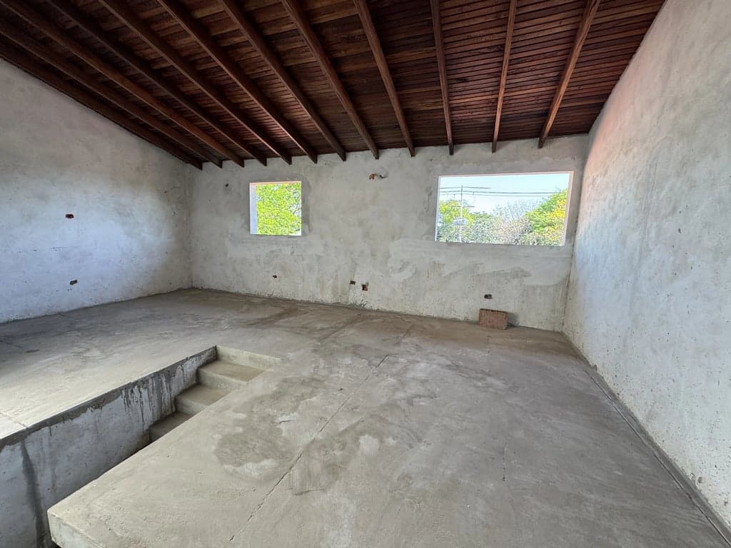 Casa semi terminada en Mariano Roque Alonso 