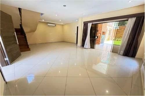 Hermosa residencia en barrio cerrado