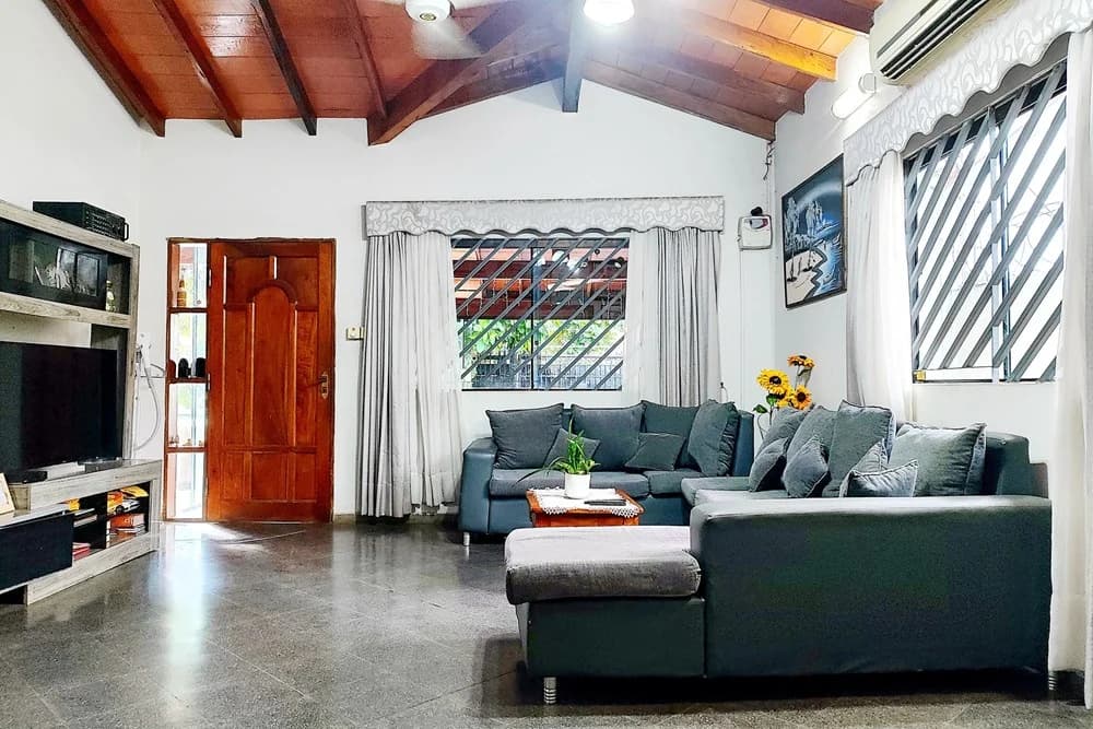 HERMOSA CASA CON PISCINA EN VILLA ELISA
