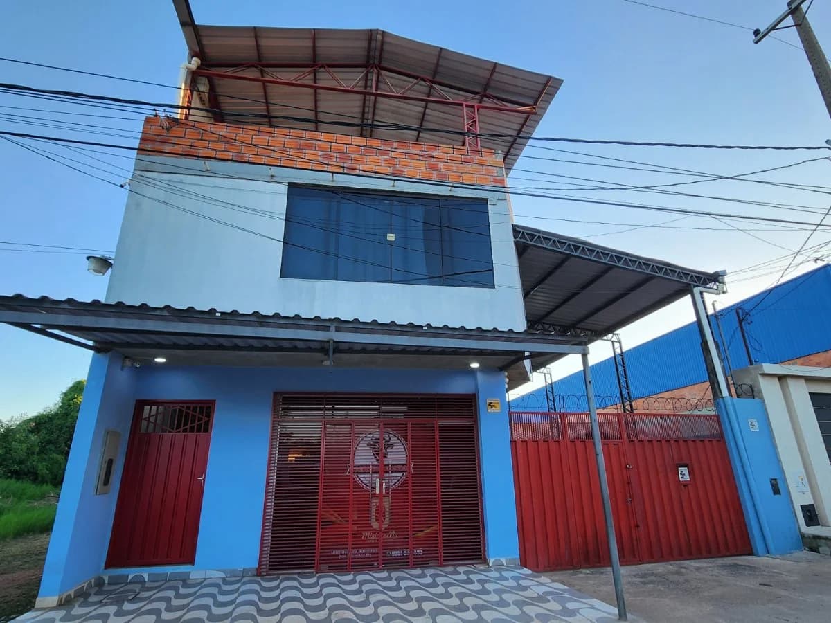 ALQUILO MONOAMBIENTE EN LIMPIO 
