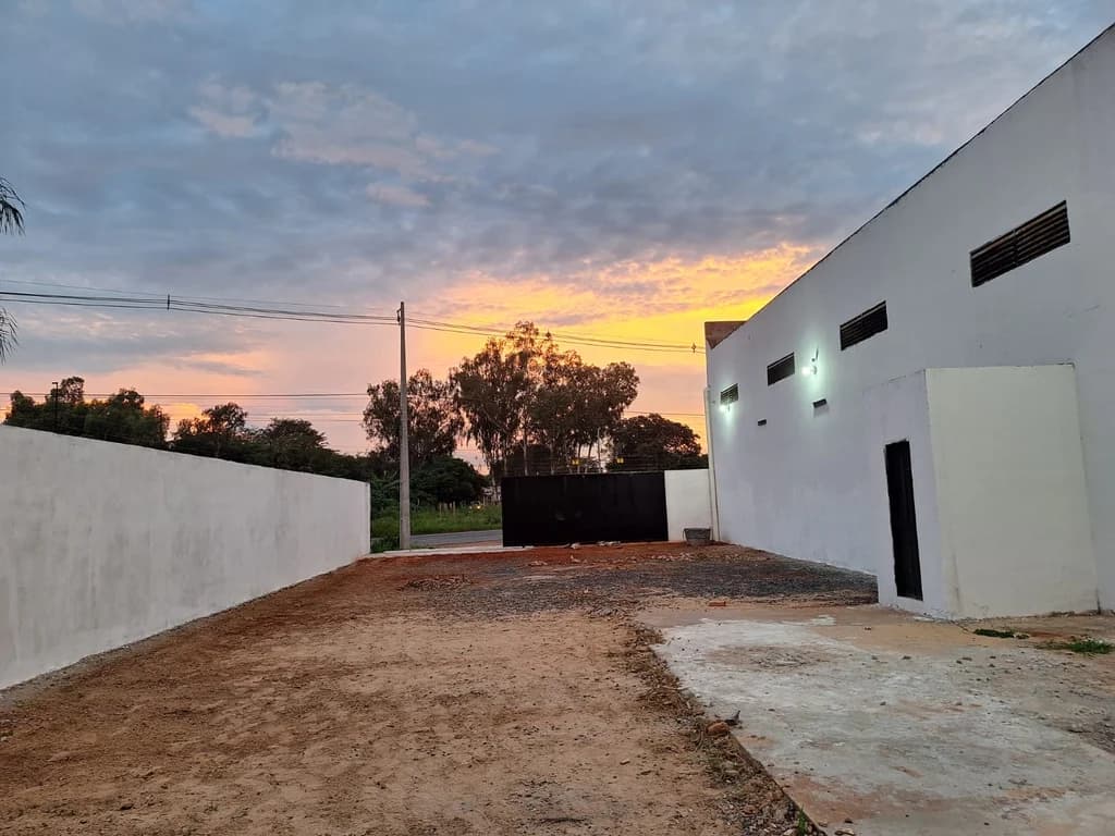 VENDO TRES TERRENOS CON  2 Tinglados Independientes sobre RUTA ACCESO SUR -YPANÉ