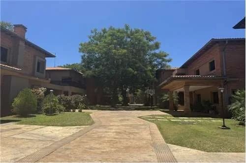 Hermosa residencia en barrio cerrado