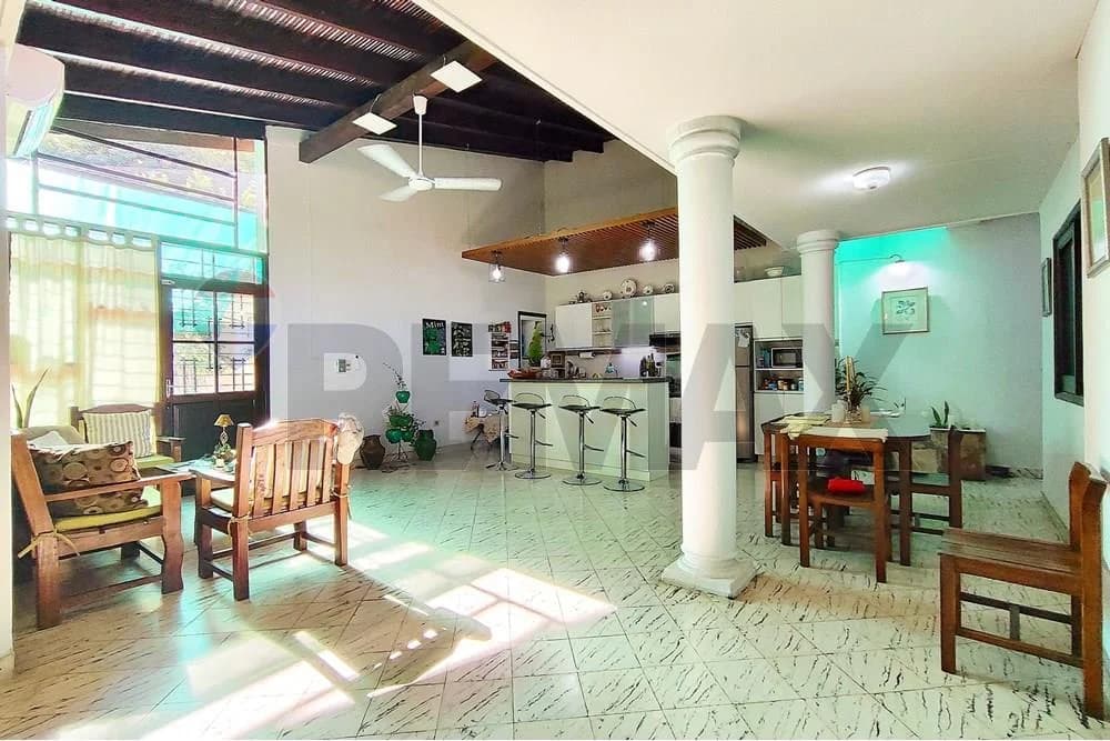 CASA EN VENTA BO. SAN VICENTE - ASUNCIÓN