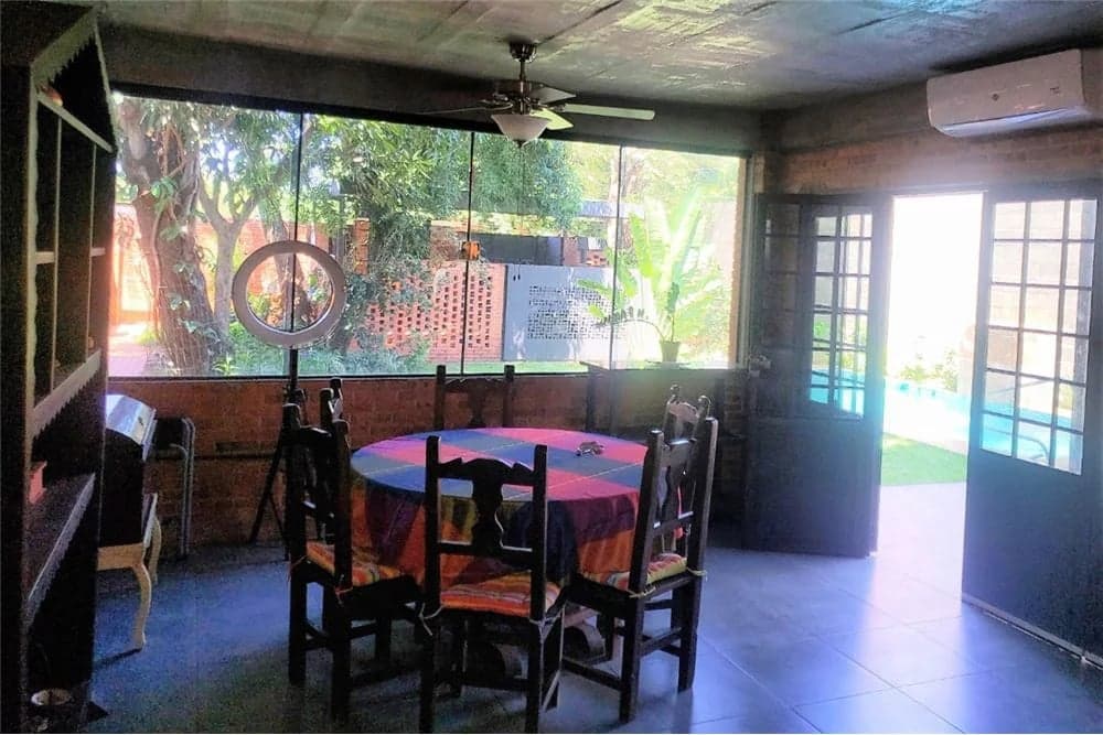 EN VENTA EN LOMA MERLO, MODERNA CASA 