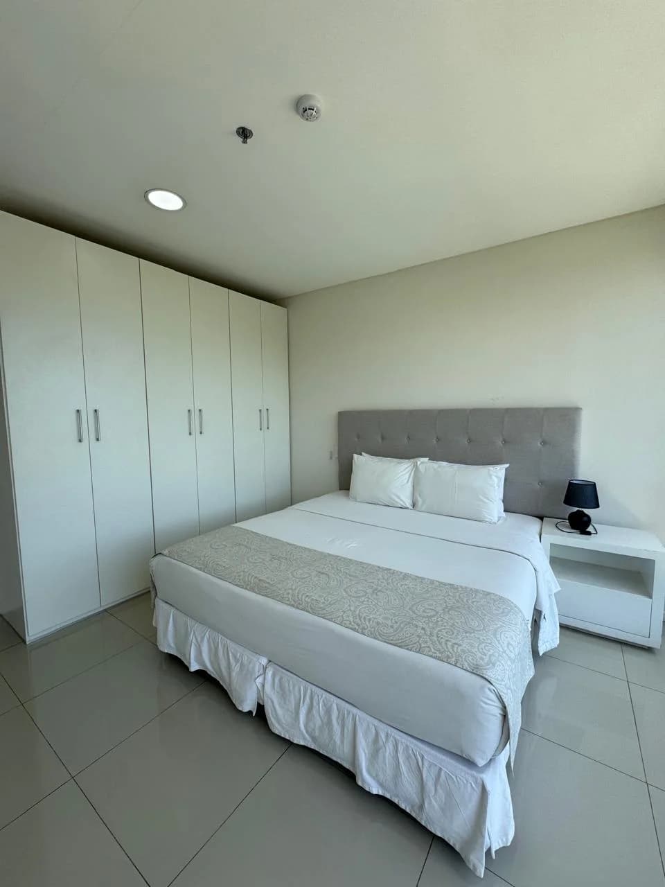 Exclusivo Apartamento Amoblado en Venta en el Edificio START VILLAMORRA: ¡Oportunidad Única!