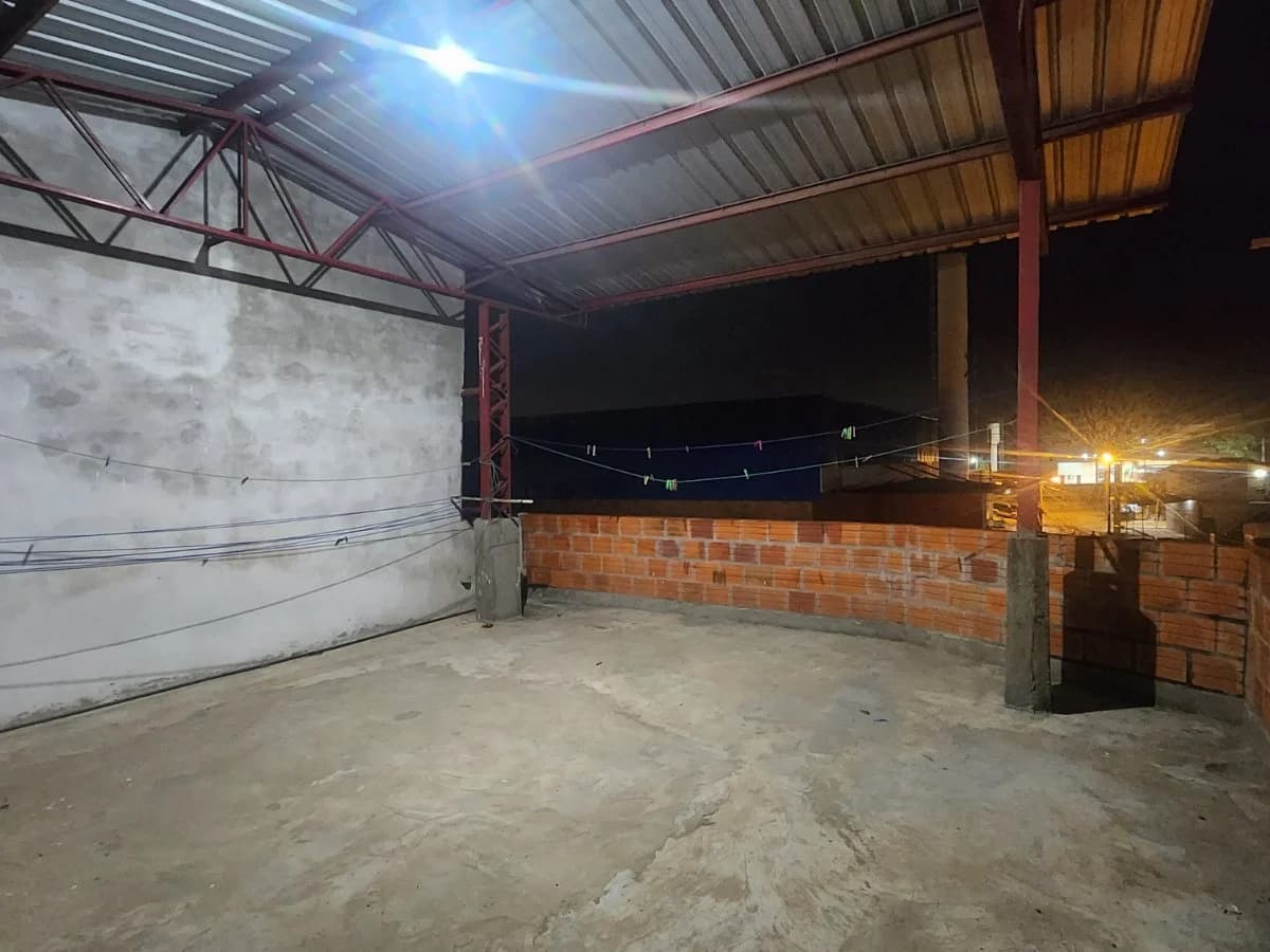 ALQUILO MONOAMBIENTE EN LIMPIO 