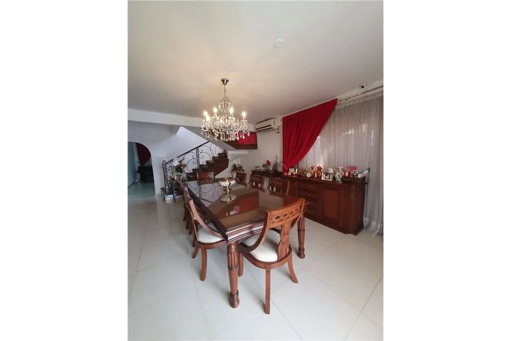 Casa Venta Barcequillo Residencia - Venta - San Lorenzo, Paraguay 240,000 $