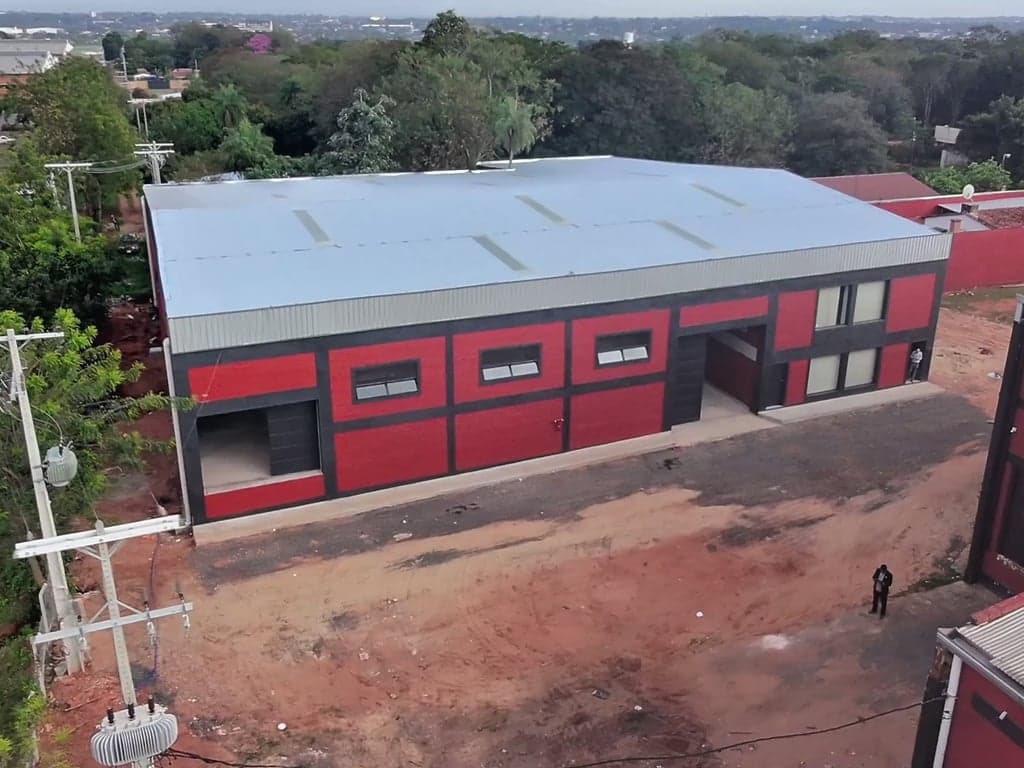 Alquilo depósito de 1.290 m2 construidos, se encuentra en inmediaciones del Aeropuerto con acceso a la ruta