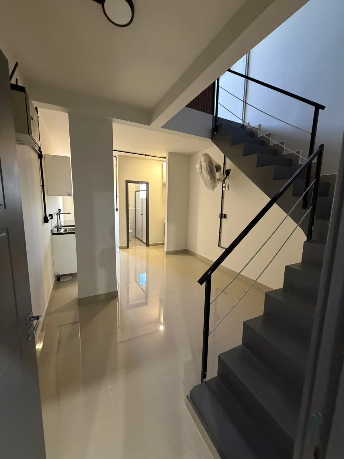 🏢 DEPARTAMENTOS TIPO LOFT A ESTRENAR – EN ALQUILER  📍 Excelente ubicación, frente al Lago de la República, en Ciudad del Este.