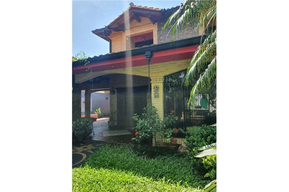 Casa Venta Barcequillo Residencia - Venta - San Lorenzo, Paraguay 240,000 $