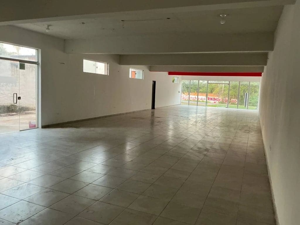 Amplio salon en Aregua