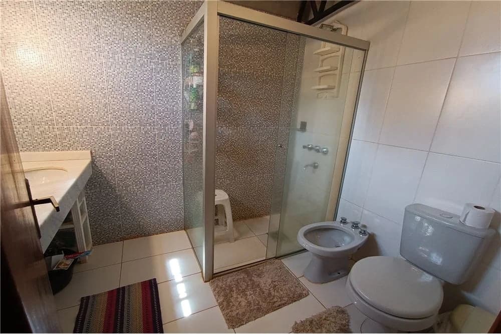 EN VENTA EN LOMA MERLO, MODERNA CASA 