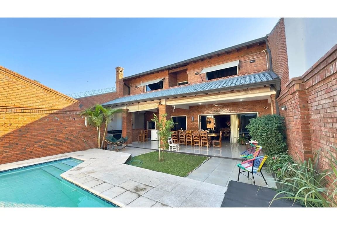 ¡LA CASA DE TUS SUEÑOS EN EL EXCLUSIVO BARRIO PINOZÁ, ASUNCIÓN!