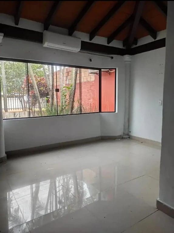 Casa en San Lorenzo atrás del Shopping San Lorenzo