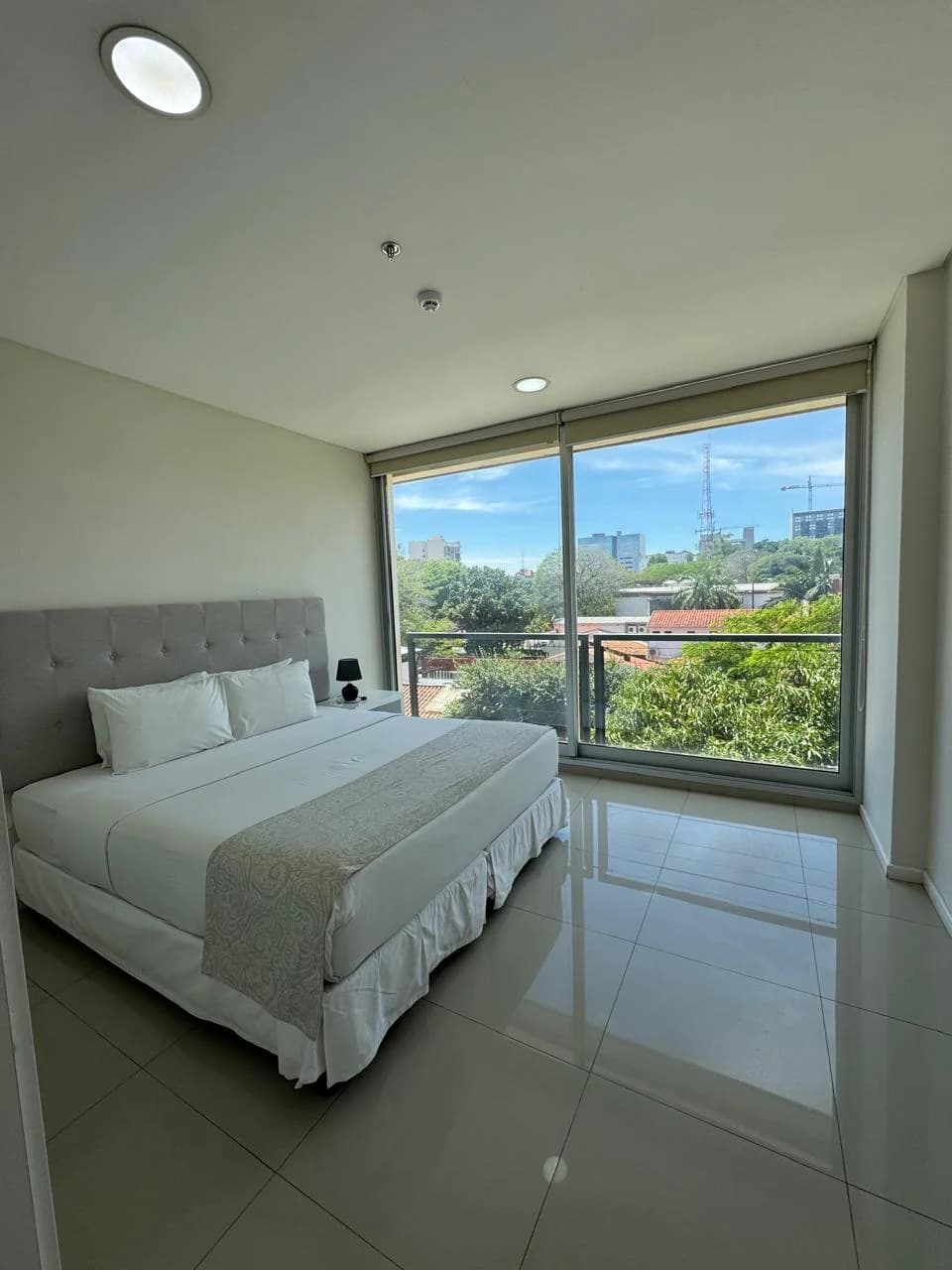 Exclusivo Apartamento Amoblado en Venta en el Edificio START VILLAMORRA: ¡Oportunidad Única!