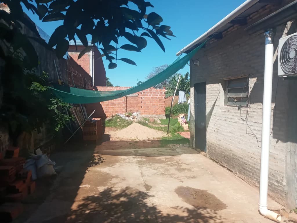 casa a 4 cuadras de ruta acceso sur, todo asfaltado. ñemby, barrio pa,i ñu, 