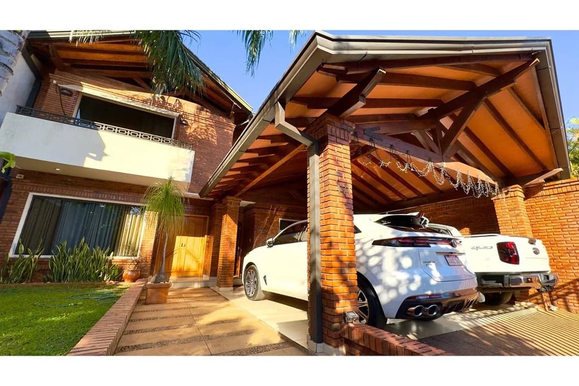 ¡LA CASA DE TUS SUEÑOS EN EL EXCLUSIVO BARRIO PINOZÁ, ASUNCIÓN!