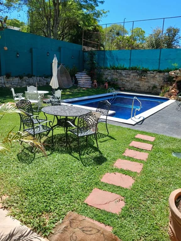 CASA EN VENTA en SAN BERNARDINO, CORDILLERA con Jardin y Piscina
