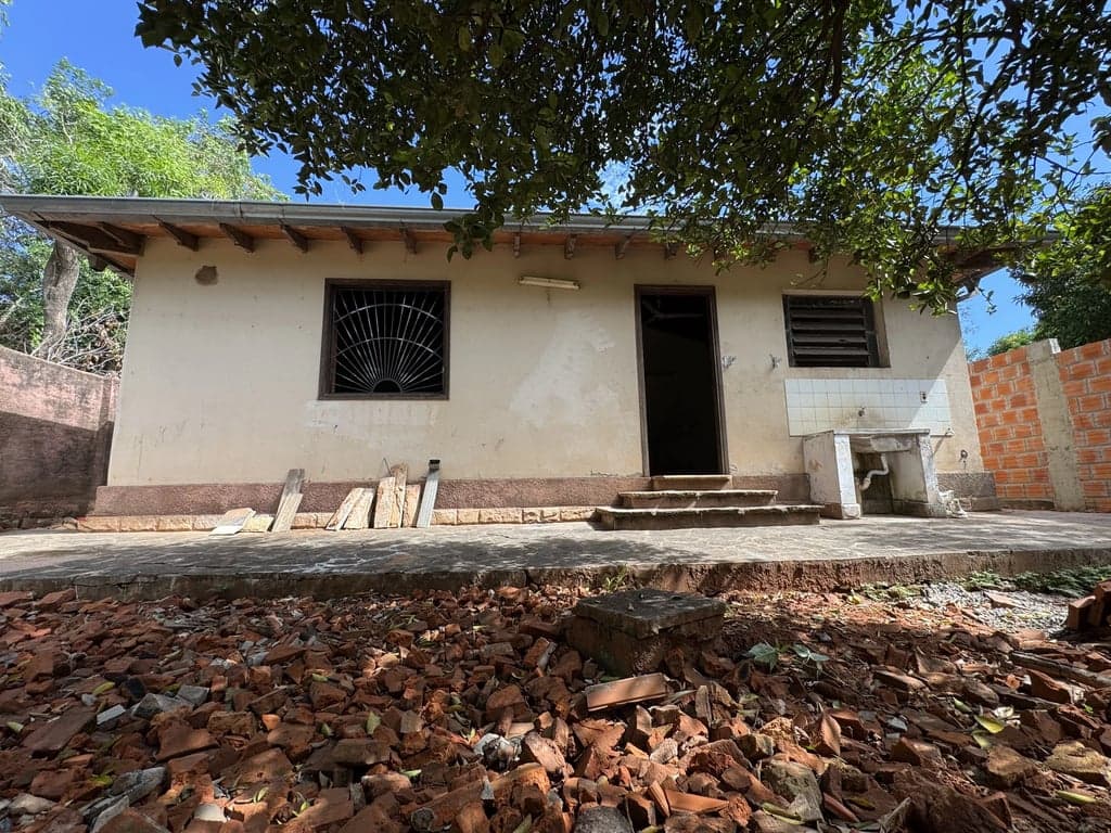 Vendo casa a remodelar en Luque 
