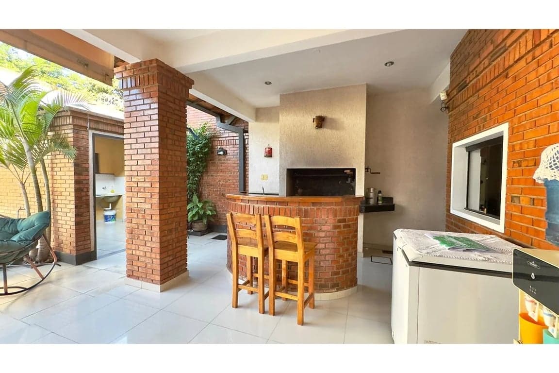 ¡LA CASA DE TUS SUEÑOS EN EL EXCLUSIVO BARRIO PINOZÁ, ASUNCIÓN!