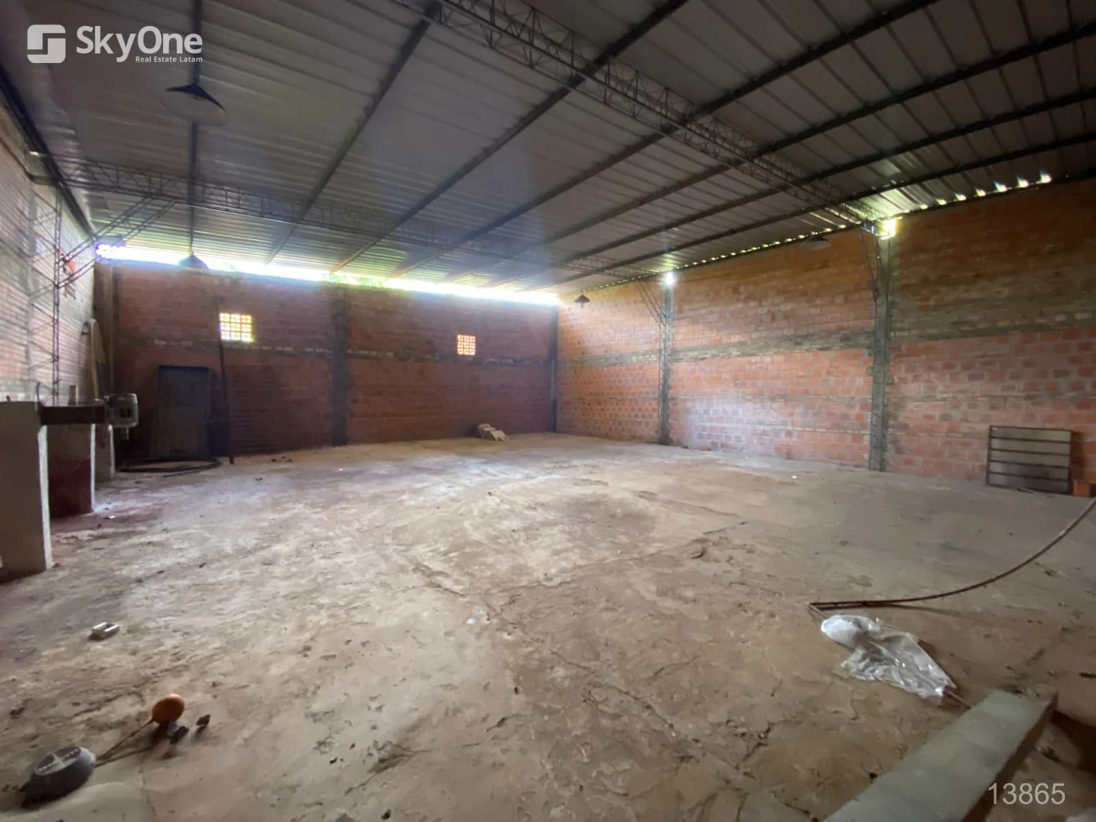 VENTA – DEPÓSITO + SHOWROOM EN MARIANO ROQUE ALONSO