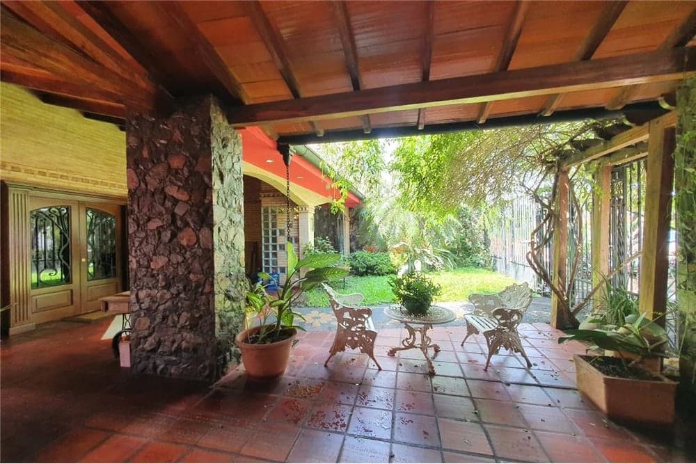 Casa Venta Barcequillo Residencia - Venta - San Lorenzo, Paraguay 240,000 $