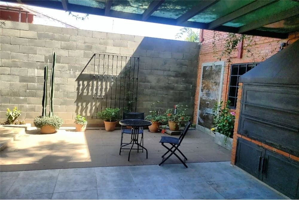 EN VENTA EN LOMA MERLO, MODERNA CASA 