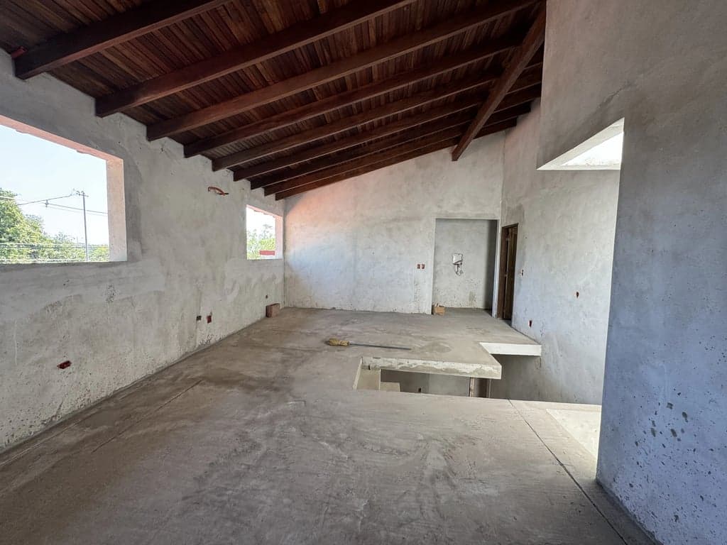 Casa semi terminada en Mariano Roque Alonso 