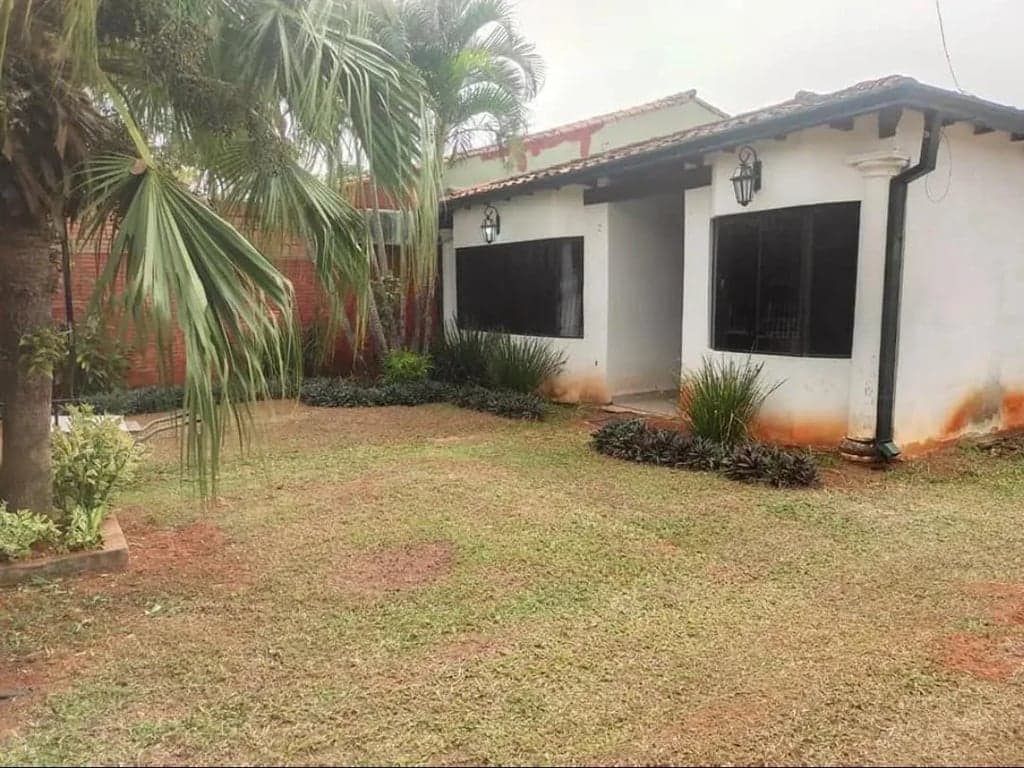 Casa en San Lorenzo atrás del Shopping San Lorenzo