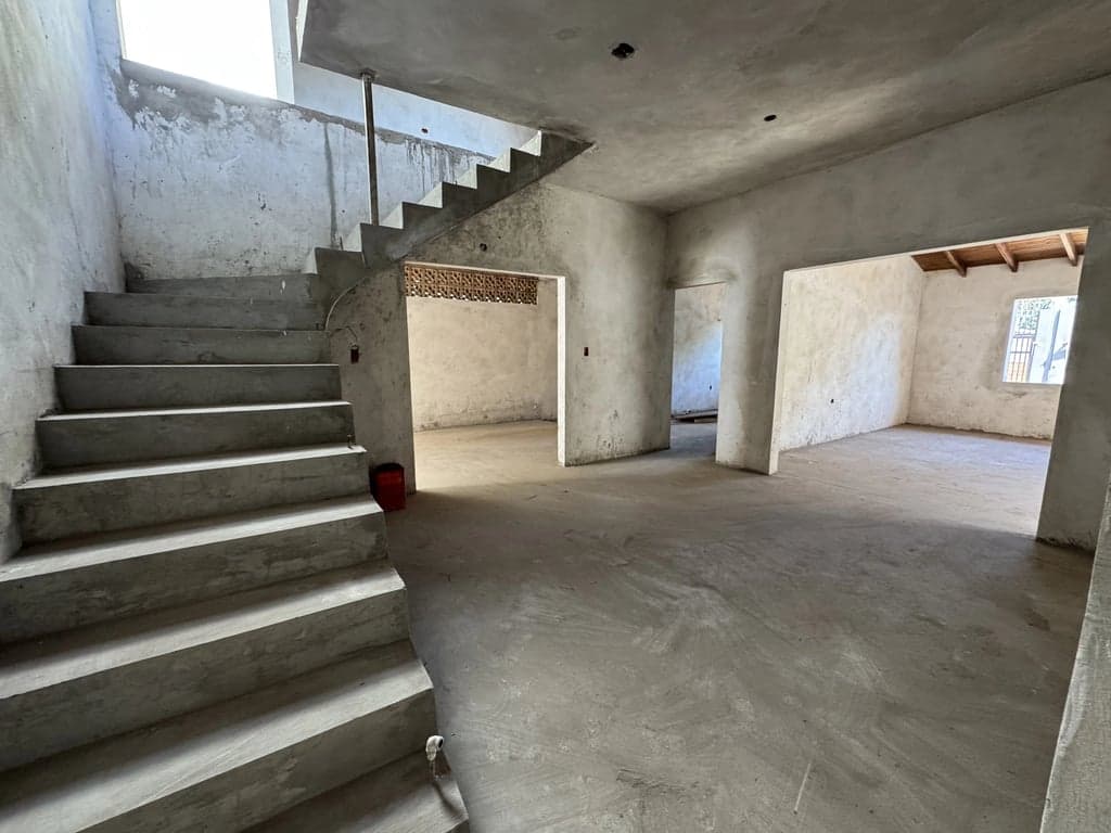 Casa semi terminada en Mariano Roque Alonso 