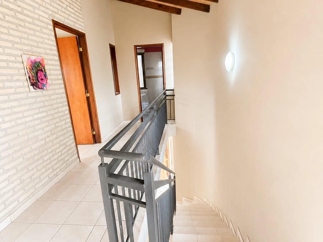ALQUILO DÚPLEX EN BARRIO SANTA ANA, ASUNCIÓN. 
