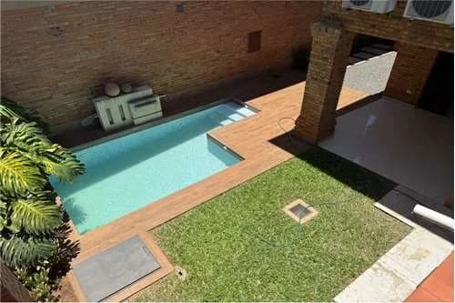 Hermosa residencia en barrio cerrado